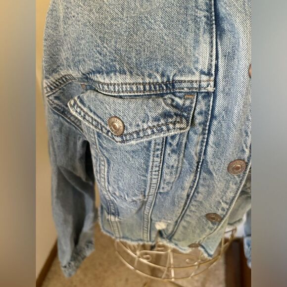 American eagle cropped distressed denim jacket with hood XS - Picture 6 of 16